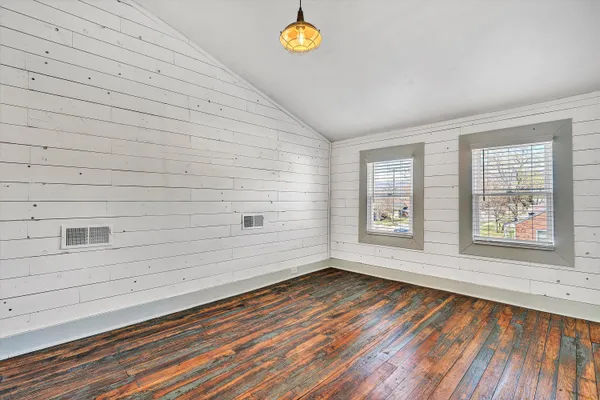 $2,100 | 402 7th Street, Salem, VA 24153