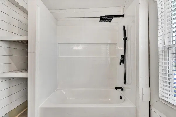 $2,100 | 402 7th Street, Salem, VA 24153