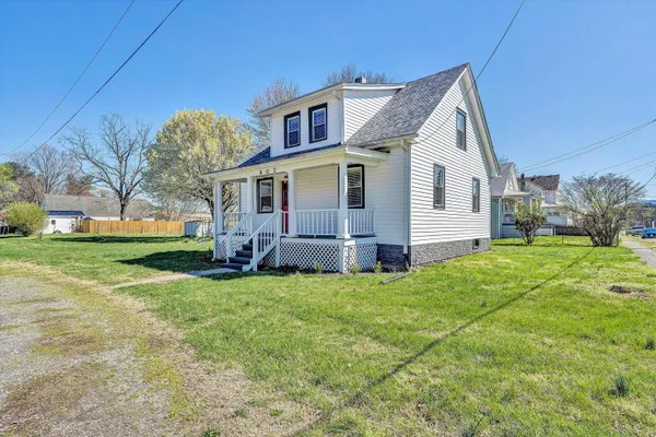 $2,100 | 402 7th Street, Salem, VA 24153