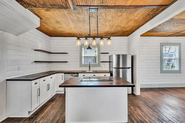 $2,100 | 402 7th Street, Salem, VA 24153