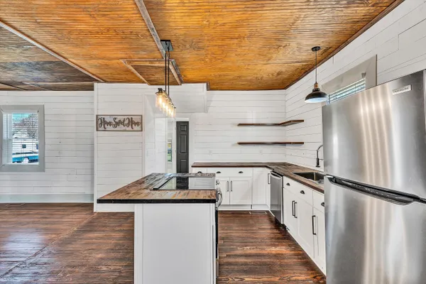 $2,100 | 402 7th Street, Salem, VA 24153