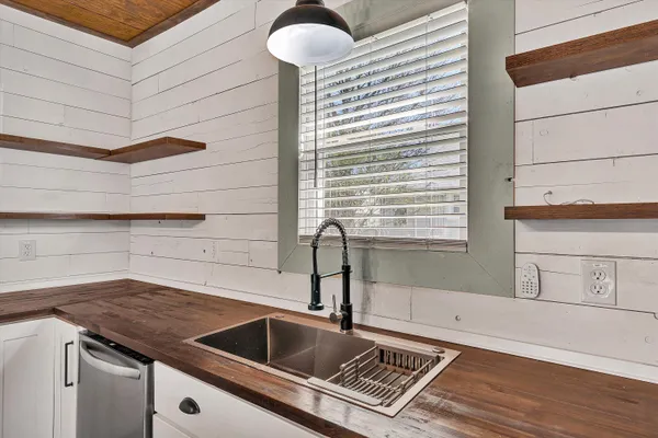 $2,100 | 402 7th Street, Salem, VA 24153