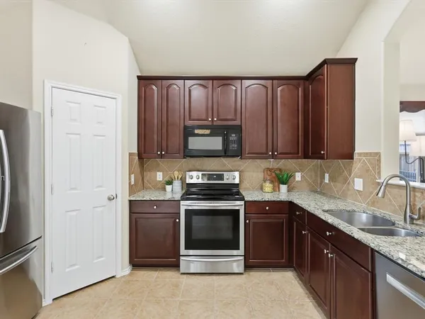 $320,000 | 1221 Oakbrook Street, Prosper, TX 75078