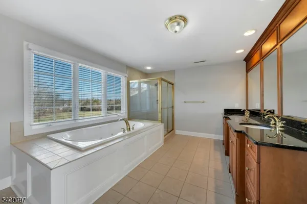 $1,250,000 | 11 Dogwood Drive, Whitehouse Station, NJ 08889