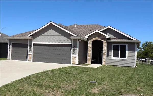 $389,500 | 1215 Alexander Court, Ottawa, KS 66067
