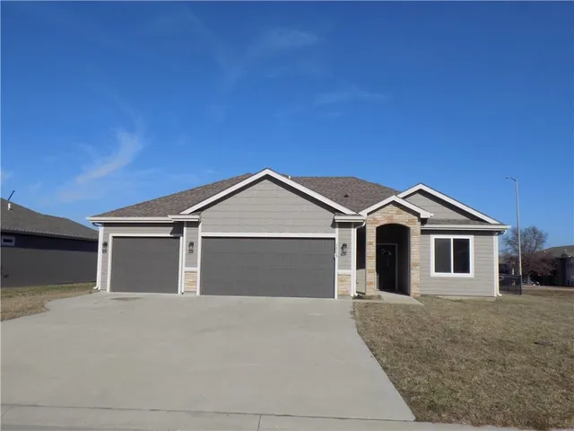 $395,000 | 1215 Alexander Court, Ottawa, KS 66067