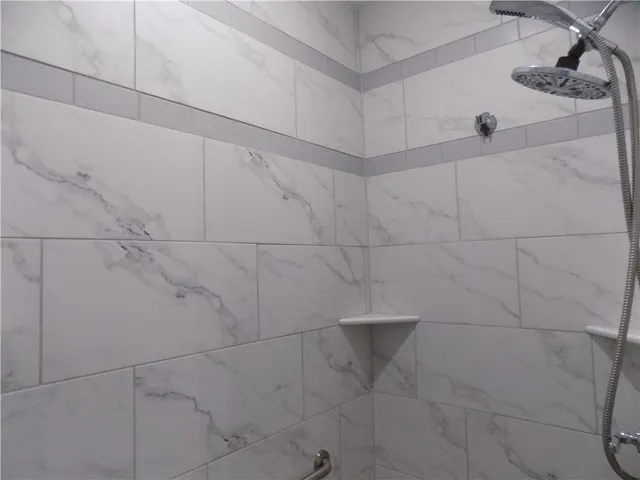 $395,000 | 1215 Alexander Court, Ottawa, KS 66067