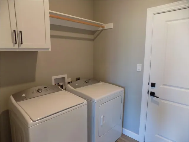 $395,000 | 1215 Alexander Court, Ottawa, KS 66067