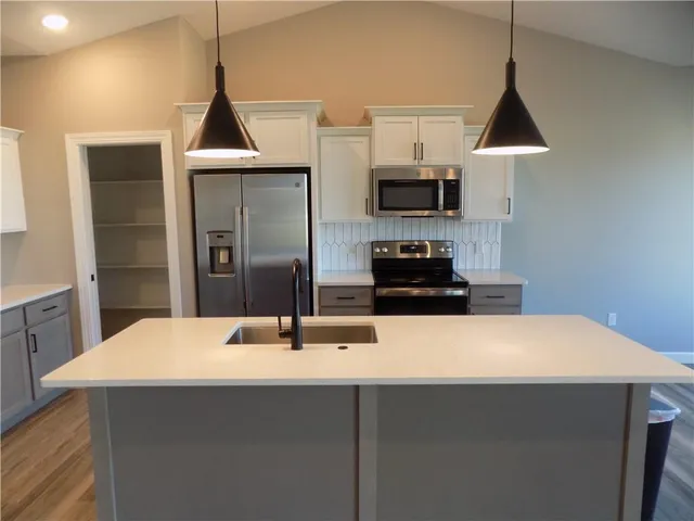 $395,000 | 1215 Alexander Court, Ottawa, KS 66067