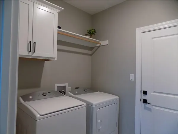 $389,500 | 1215 Alexander Court, Ottawa, KS 66067