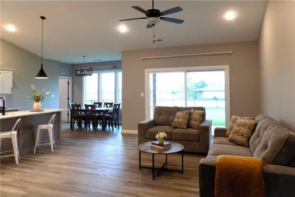 $389,500 | 1215 Alexander Court, Ottawa, KS 66067