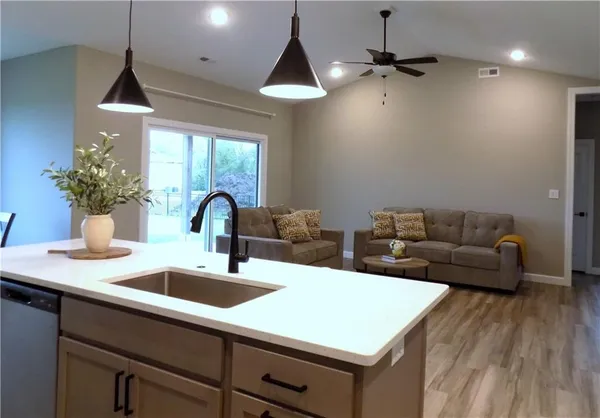 $389,500 | 1215 Alexander Court, Ottawa, KS 66067