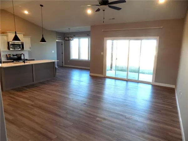 $389,500 | 1215 Alexander Court, Ottawa, KS 66067