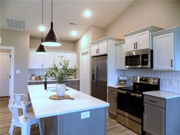 $389,500 | 1215 Alexander Court, Ottawa, KS 66067