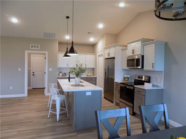$389,500 | 1215 Alexander Court, Ottawa, KS 66067
