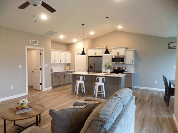 $389,500 | 1215 Alexander Court, Ottawa, KS 66067