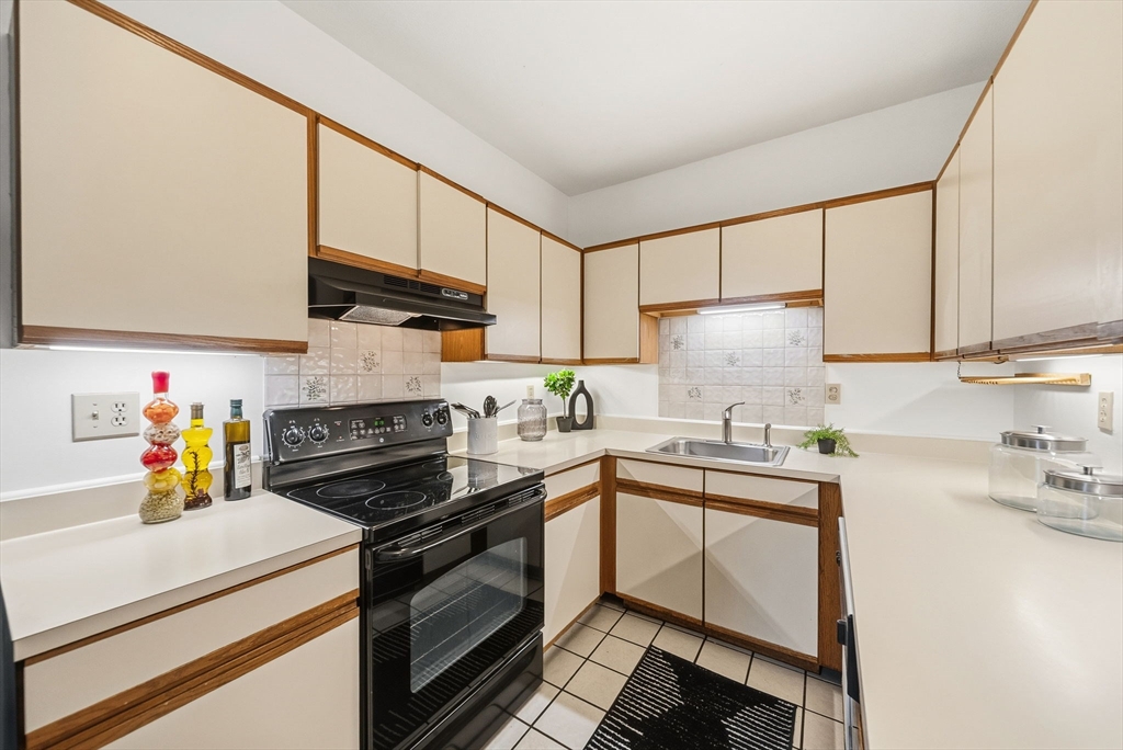 86 Walnut Street, Unit 3 Boston, MA 02122 - Photo 29 of 38