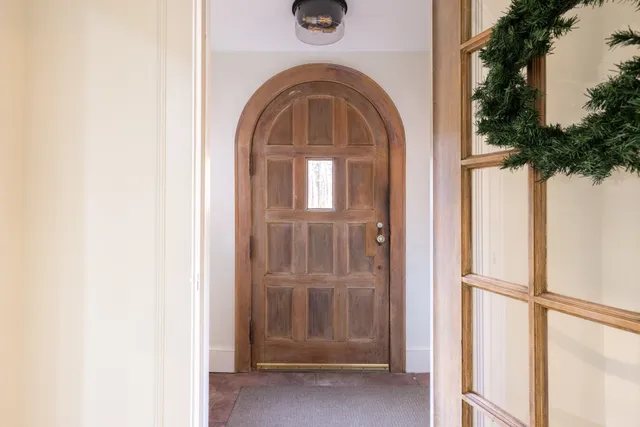 a view of livingroom with washer and dryer
