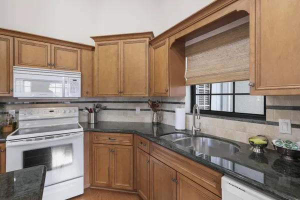 $795,000 | 461 Coral Cove Drive, Juno Beach, FL 33408