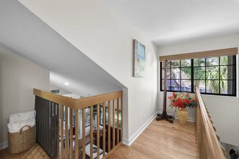 $795,000 | 461 Coral Cove Drive, Juno Beach, FL 33408