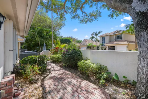 $795,000 | 461 Coral Cove Drive, Juno Beach, FL 33408