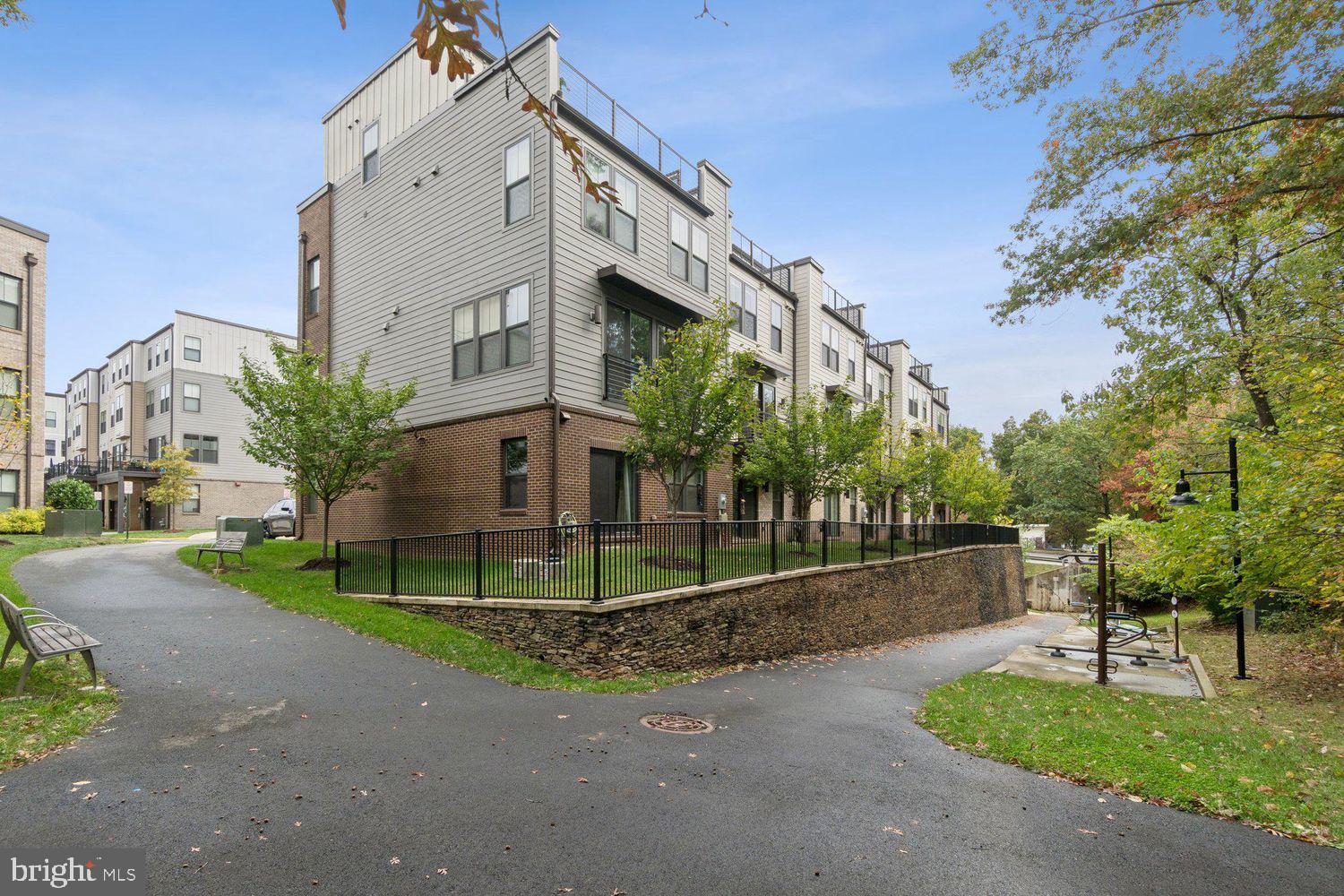 1641 Bandit Loop Reston, VA 20190 - Photo 34 of 48