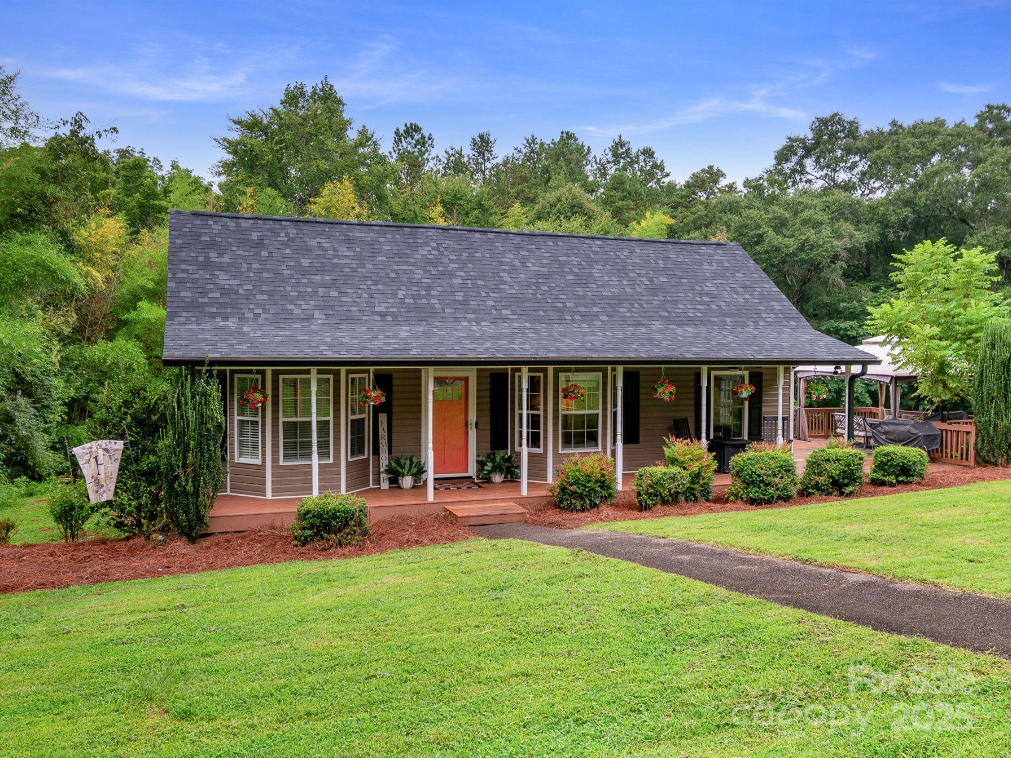 2578 Laboratory Road Lincolnton, NC 28092 - Photo 1 of 34 a front view of a house with a yard