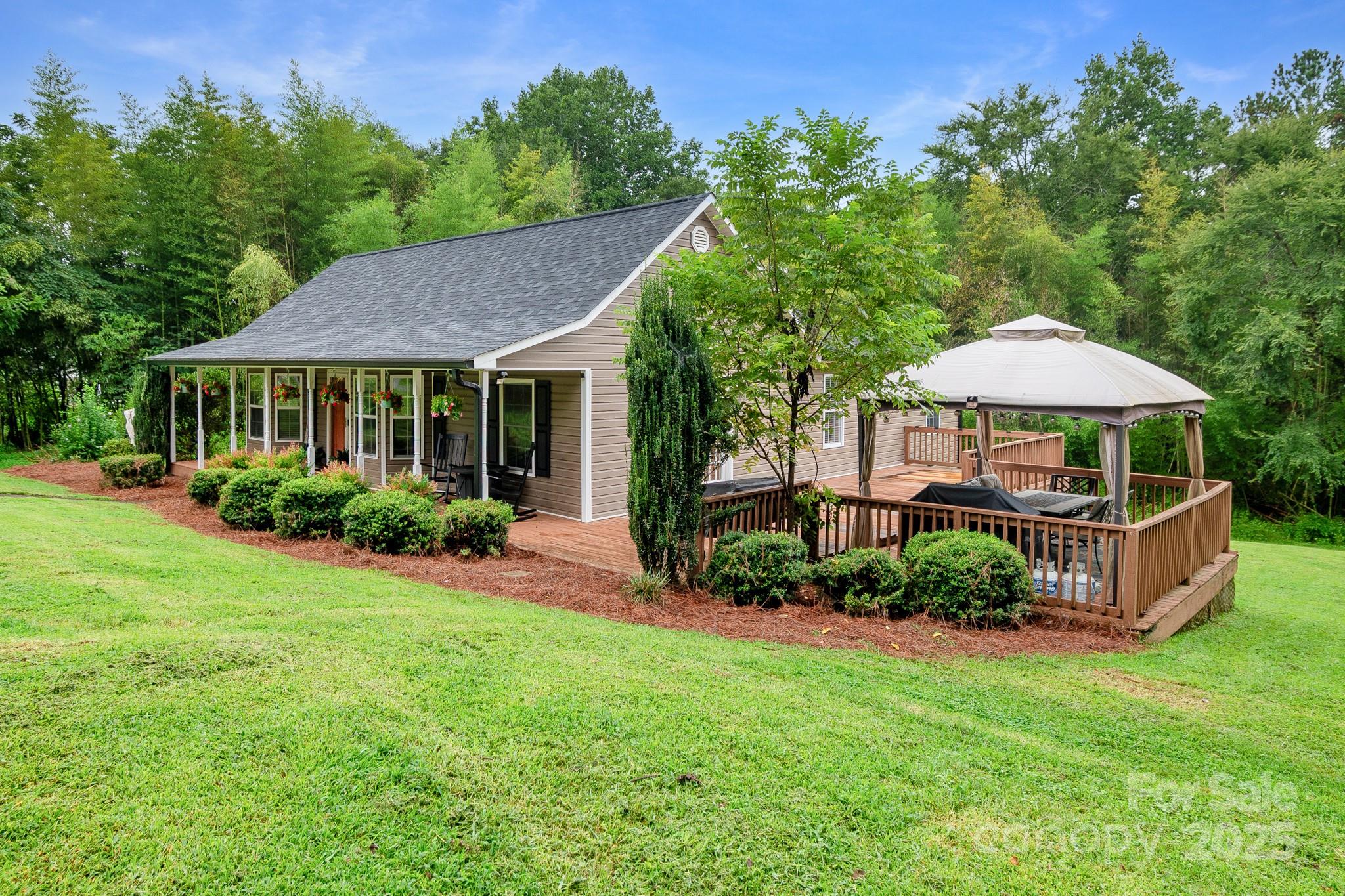 2578 Laboratory Road Lincolnton, NC 28092 - Photo 2 of 34 a front view of a house with garden