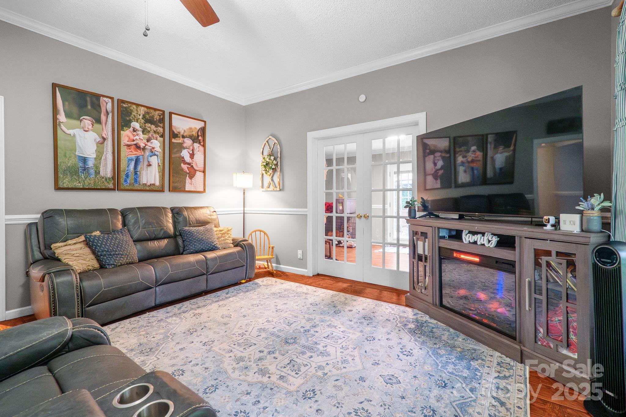 2578 Laboratory Road Lincolnton, NC 28092 - Photo 5 of 34 a living room with furniture and a flat screen tv