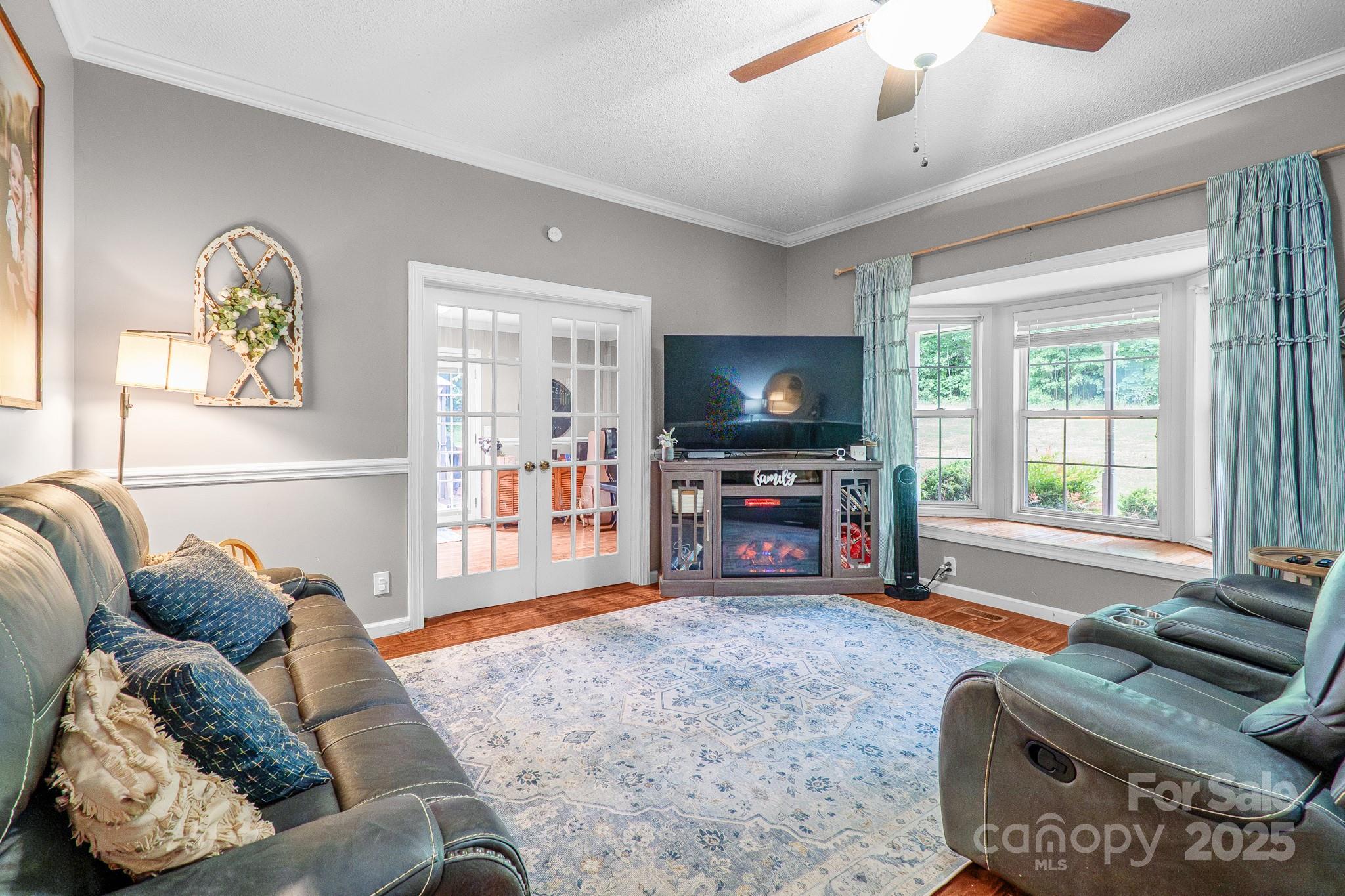 2578 Laboratory Road Lincolnton, NC 28092 - Photo 6 of 34 a living room with furniture and a flat screen tv