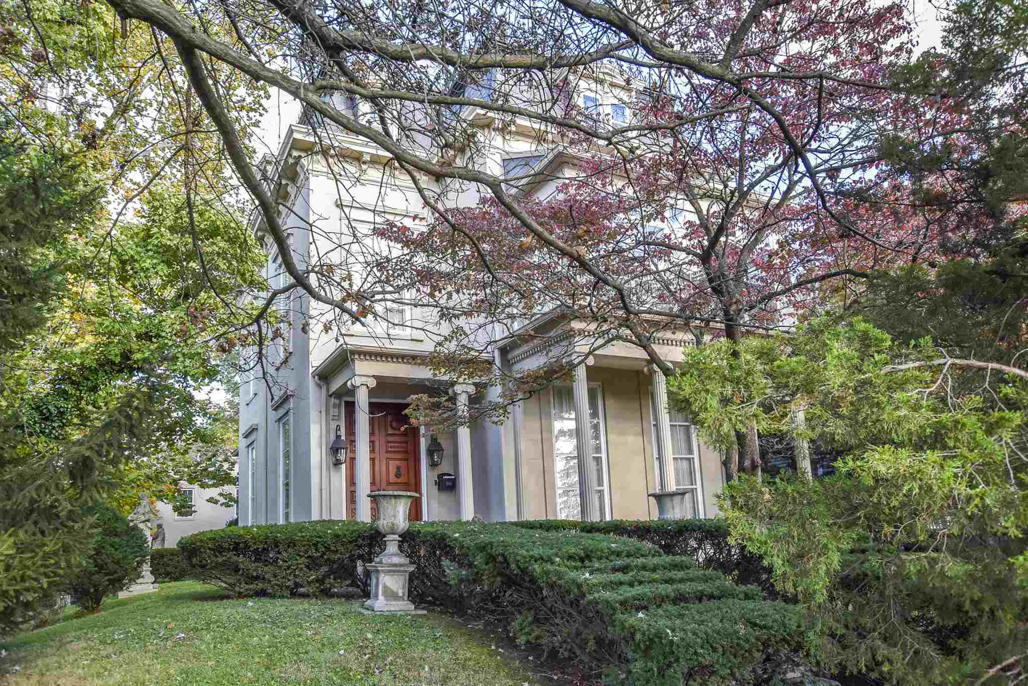 500 Southeast Riverside Drive Evansville, IN 47713 - Photo 1 of 36 Gallery Image 1