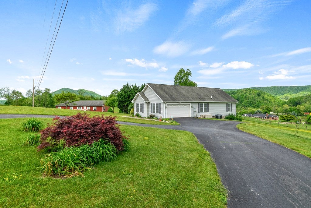 2576 Old Baltimore Road Draper, VA 24324 - Photo 3 of 46 Gallery Image 3