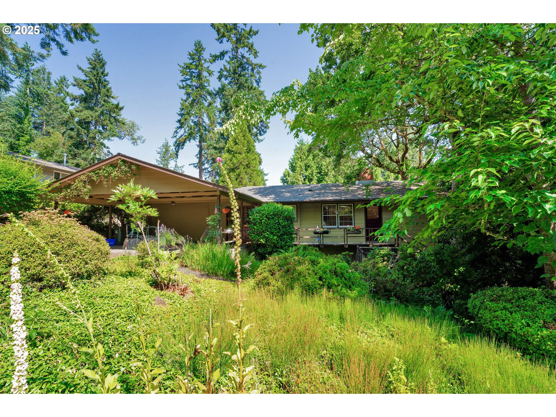 607 East 39th Place Eugene, OR 97405 - Photo 2 of 43