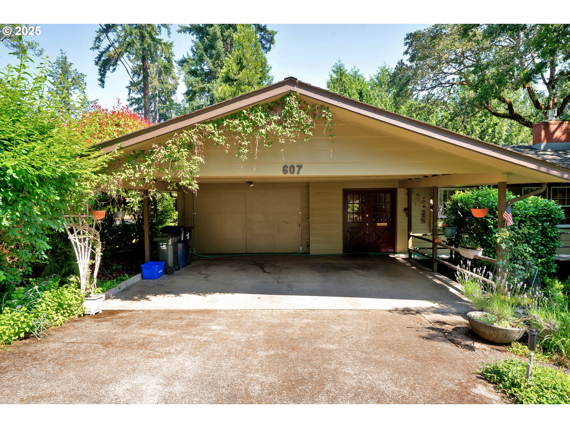 607 East 39th Place Eugene, OR 97405 - Photo 3 of 43