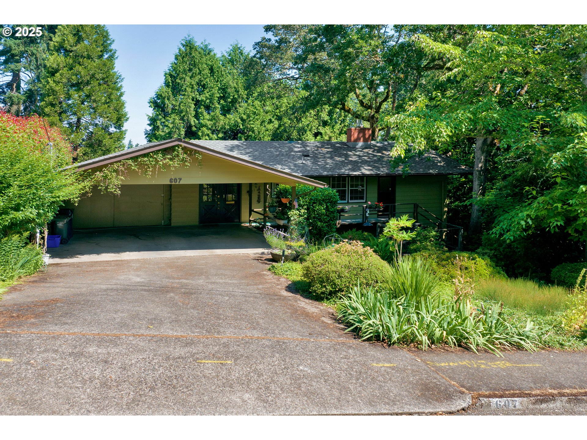 607 East 39th Place Eugene, OR 97405 - Photo 5 of 43