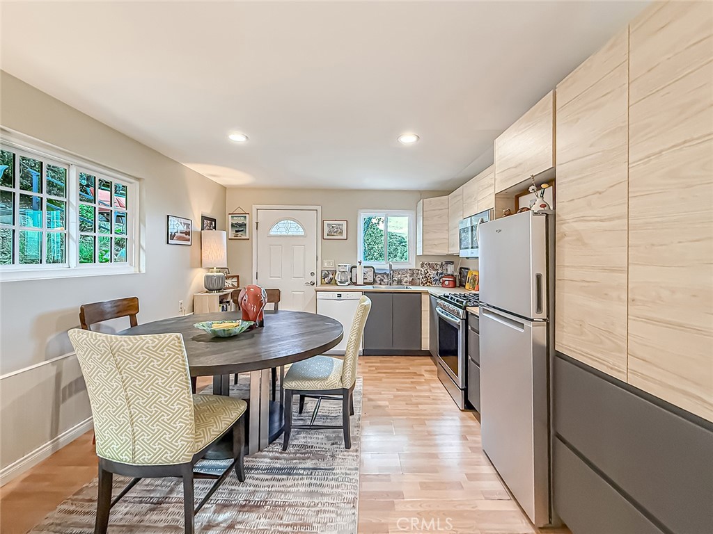 1059 Alta Vista Road Simi Valley, CA 93063 - Photo 6 of 37 Gallery Image 6