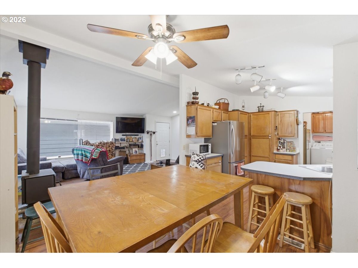 660 Wassom Street Lebanon, OR 97355 - Photo 11 of 48