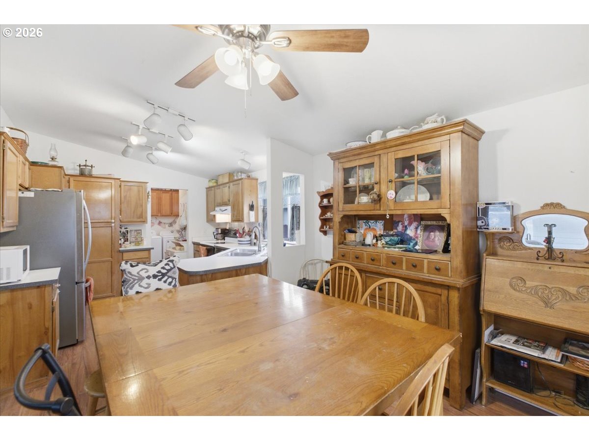 660 Wassom Street Lebanon, OR 97355 - Photo 12 of 48