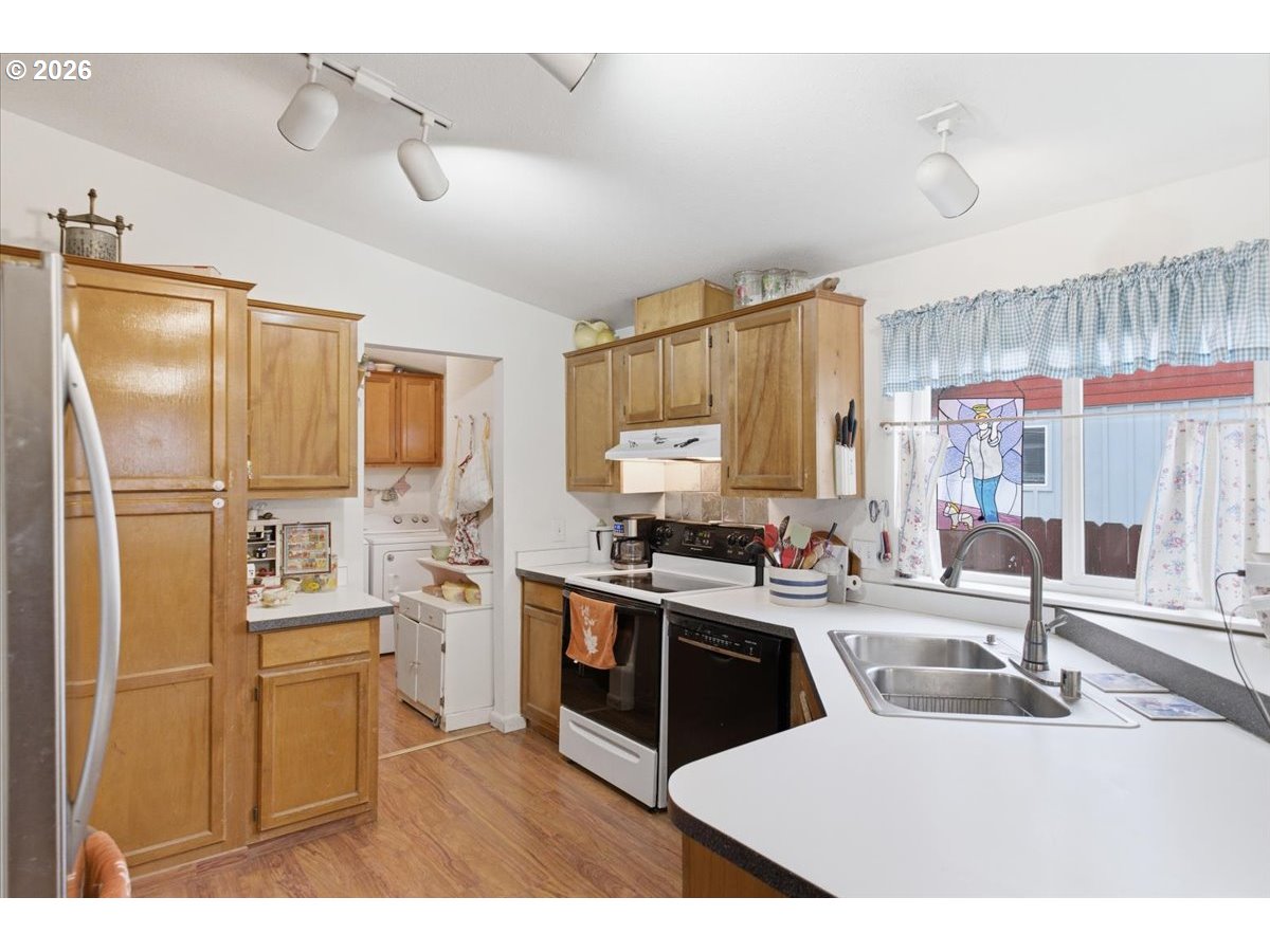 660 Wassom Street Lebanon, OR 97355 - Photo 13 of 48