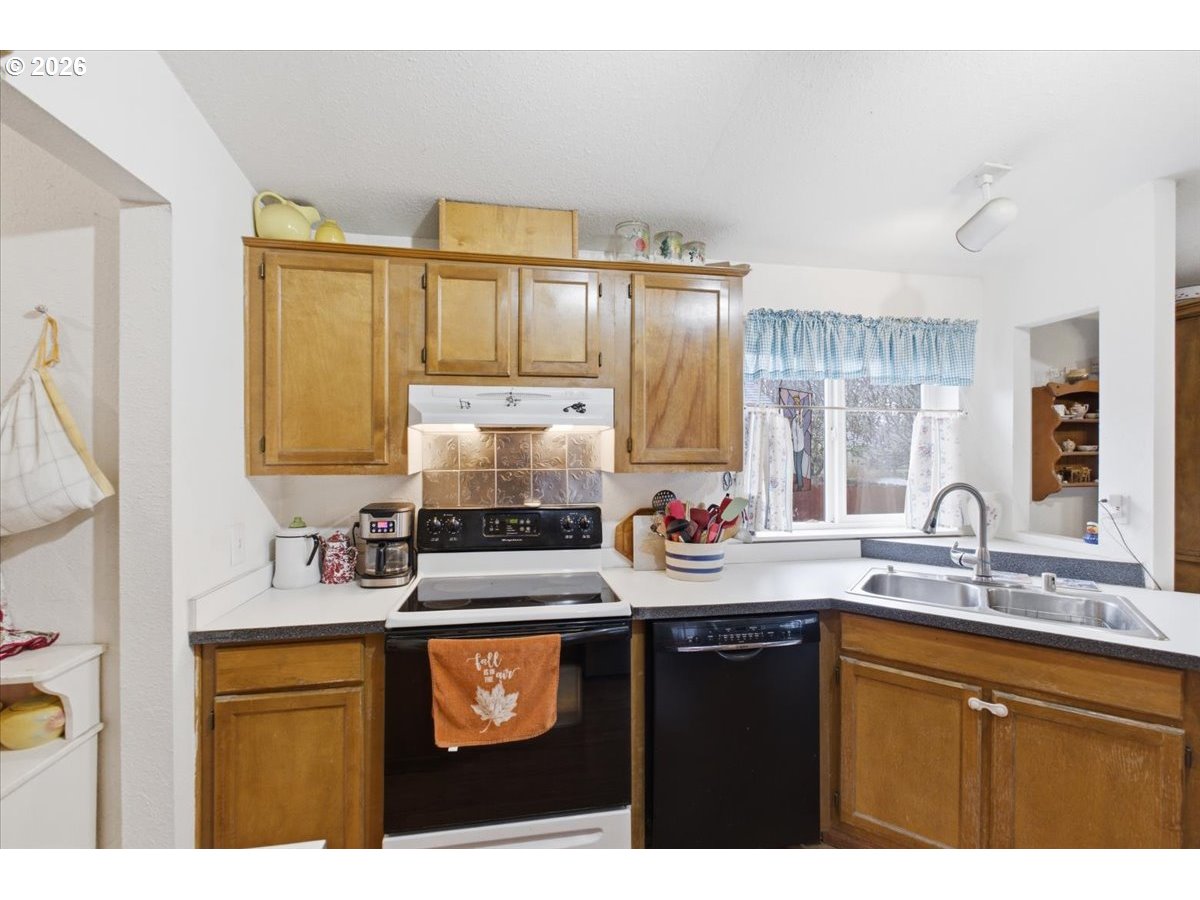 660 Wassom Street Lebanon, OR 97355 - Photo 15 of 48