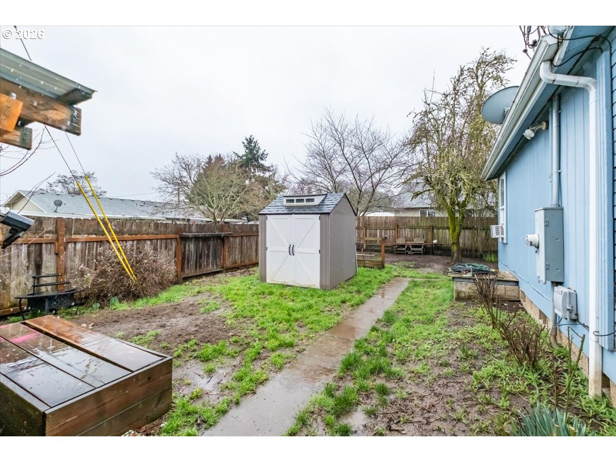 660 Wassom Street Lebanon, OR 97355 - Photo 34 of 48