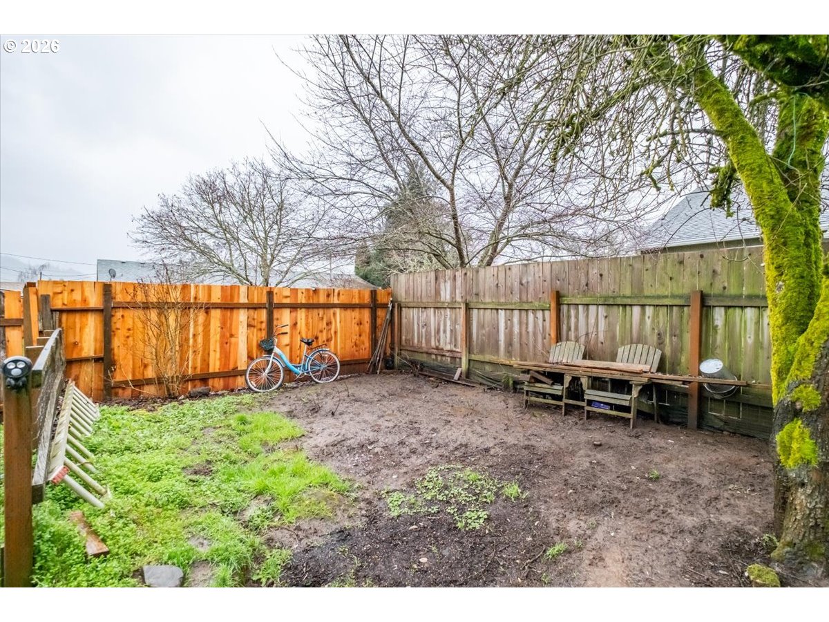 660 Wassom Street Lebanon, OR 97355 - Photo 36 of 48