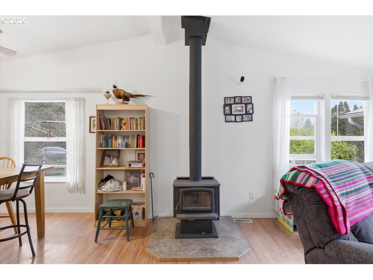 660 Wassom Street Lebanon, OR 97355 - Photo 9 of 48