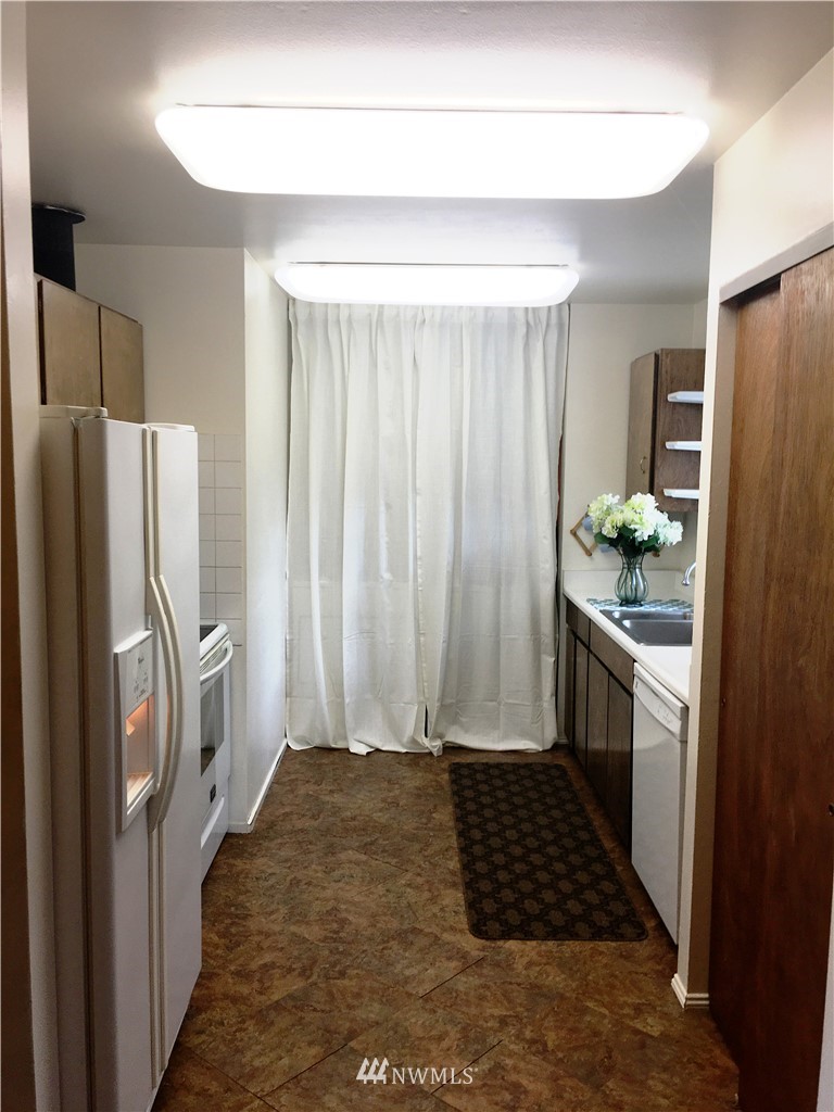 16303 Southeast Petrovitsky Road Renton, WA 98058 - Photo 11 of 24 Gallery Image 11