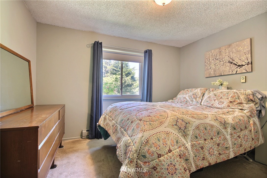 16303 Southeast Petrovitsky Road Renton, WA 98058 - Photo 17 of 24 Gallery Image 17