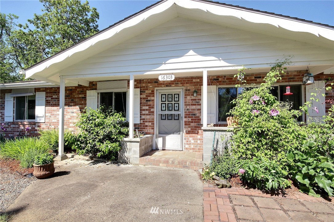 16303 Southeast Petrovitsky Road Renton, WA 98058 - Photo 4 of 24 Gallery Image 4