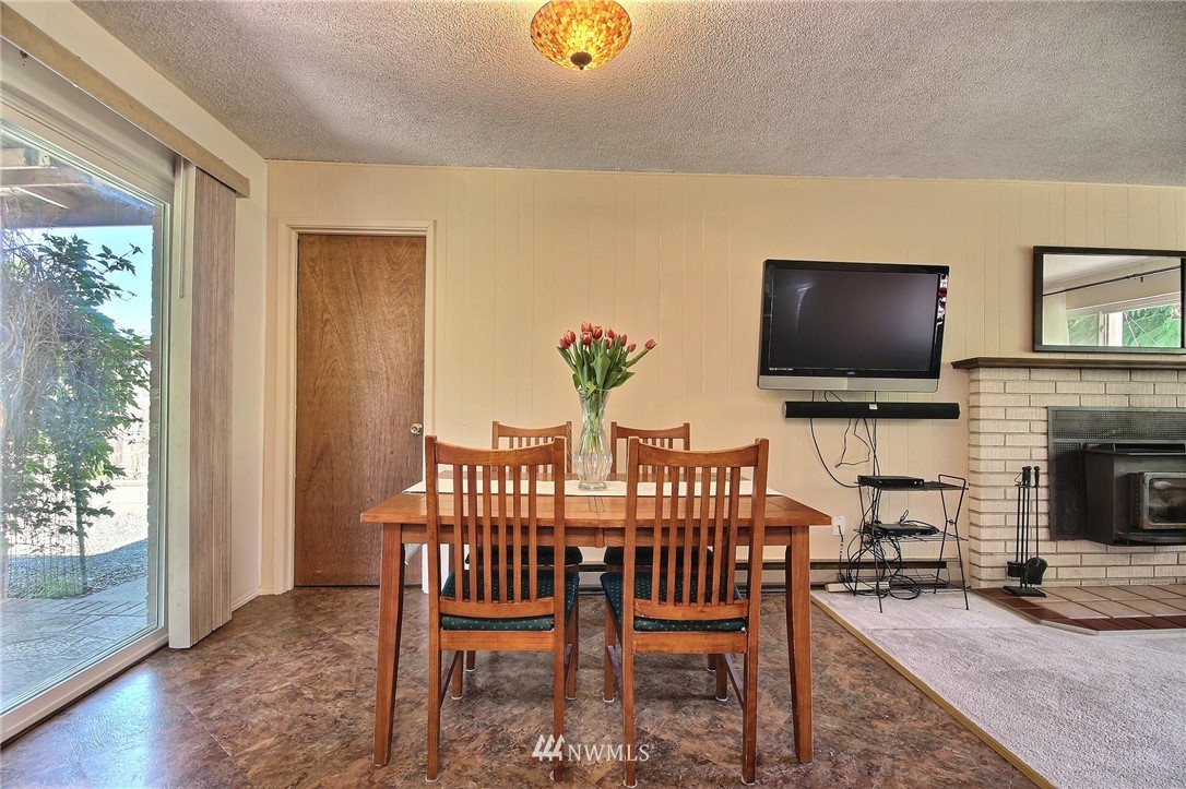 16303 Southeast Petrovitsky Road Renton, WA 98058 - Photo 8 of 24 Gallery Image 8