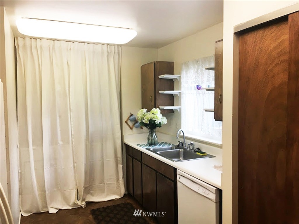 16303 Southeast Petrovitsky Road Renton, WA 98058 - Photo 10 of 24 Gallery Image 10