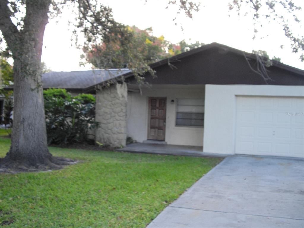 a view of a house with a yard