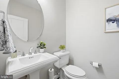 $1,985,000 | 8940 Silvan Woods Court, Fairfax, VA 22031
